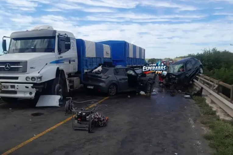 Tragedia en la ruta 11: muri&oacute; una mujer tras un choque frontal