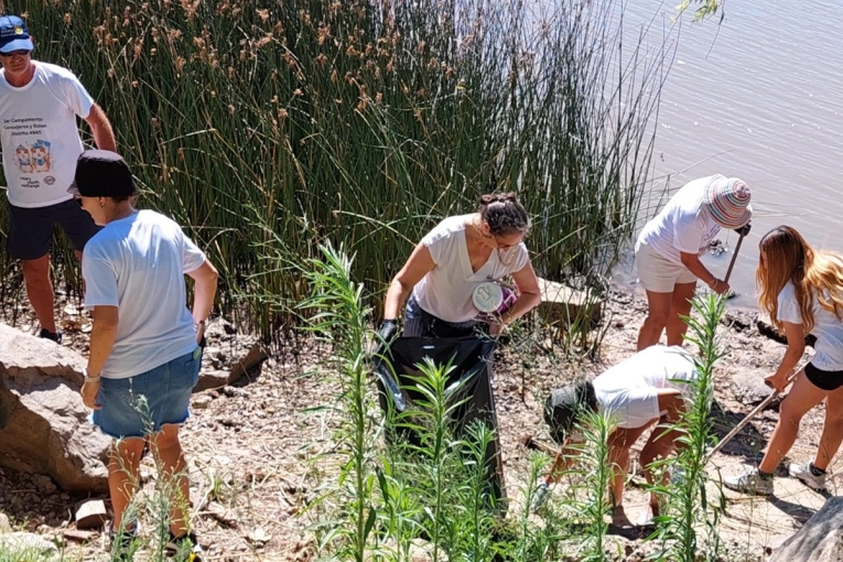 Invitan a la comunidad a participar de una caminata con la recolecci&oacute;n de residuos por el R&iacute;o Gualeguaych&uacute;