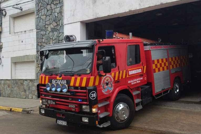 Escape de gas en un veh&iacute;culo gener&oacute; susto y r&aacute;pida intervenci&oacute;n de bomberos