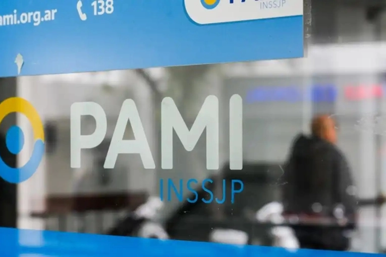 &ldquo;Nos obligan a renunciar&rdquo;, advierten m&eacute;dicos de cabecera de PAMI y mantienen el paro