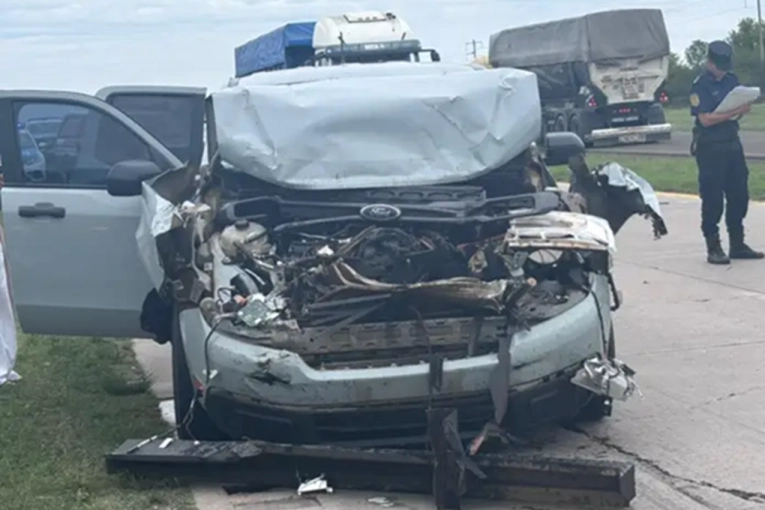 Brutal choque en la Ruta 14: un veh&iacute;culo qued&oacute; destrozado y hay tr&aacute;nsito reducido