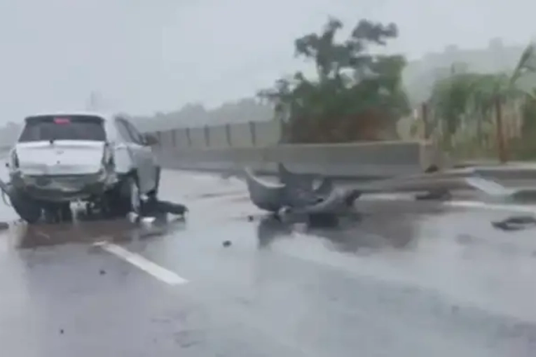 Tragedia en el temporal: muri&oacute; una joven conductora tras chocar un guardarra&iacute;l