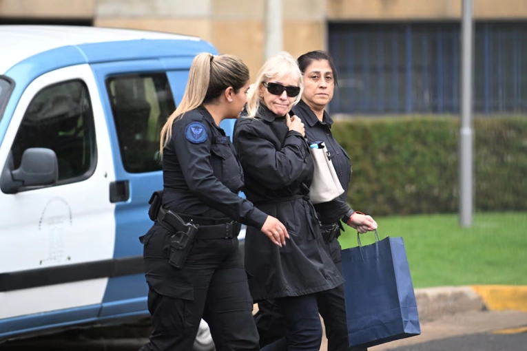 Las dos jubiladas acreedoras de Adorni se&ntilde;alaron a sus hijos por la venta del departamento