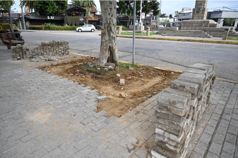 Tramo final en las obras de nivelaci&oacute;n y readecuaci&oacute;n de veredas en la Costanera