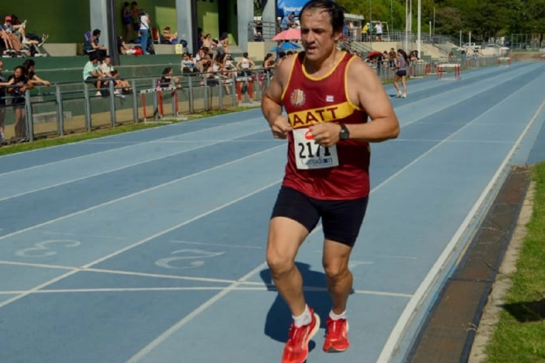 Guillermo Manzo se consagr&oacute; campe&oacute;n provincial m&aacute;ster en los 5.000 metros