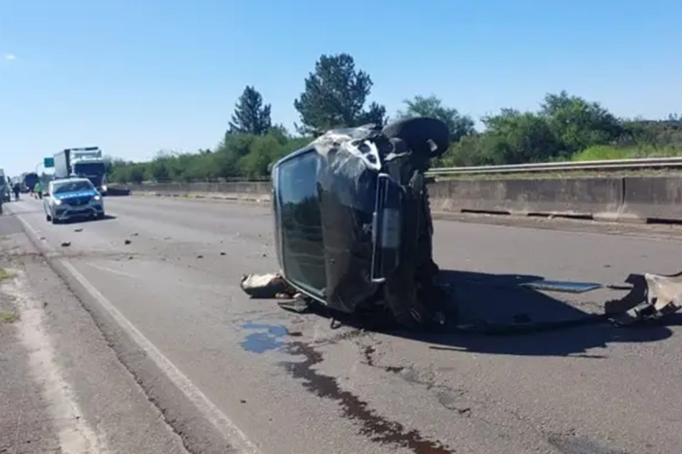 Una joven perdi&oacute; el control de su auto y volc&oacute; sobre la Ruta 14