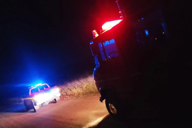 Motociclista choc&oacute; contra un caballo en un camino vecinal y fue hospitalizado