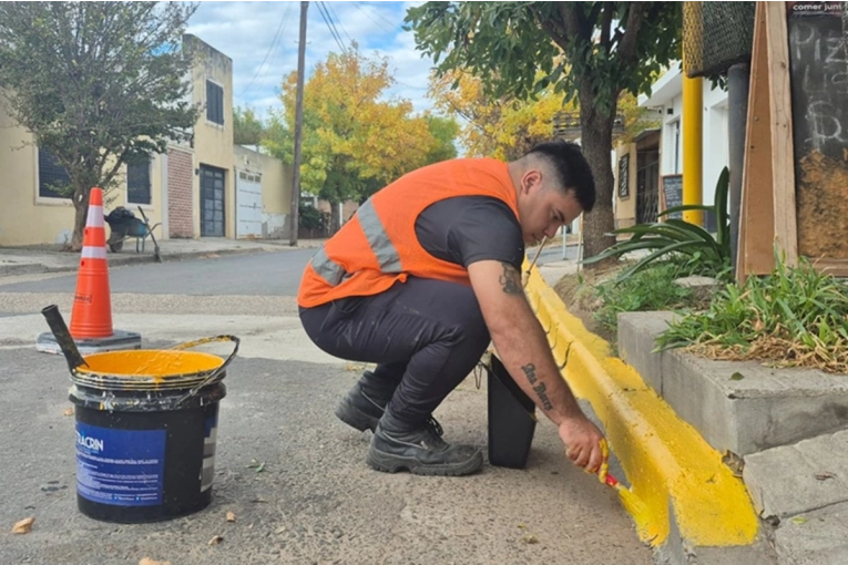 Pintan de amarillo cordones en la zona norte para reorganizar la trama vial