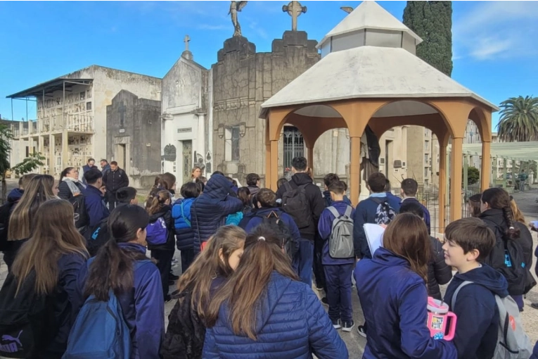 El Cementerio Norte fortalece su rol educativo como museo a cielo abierto
