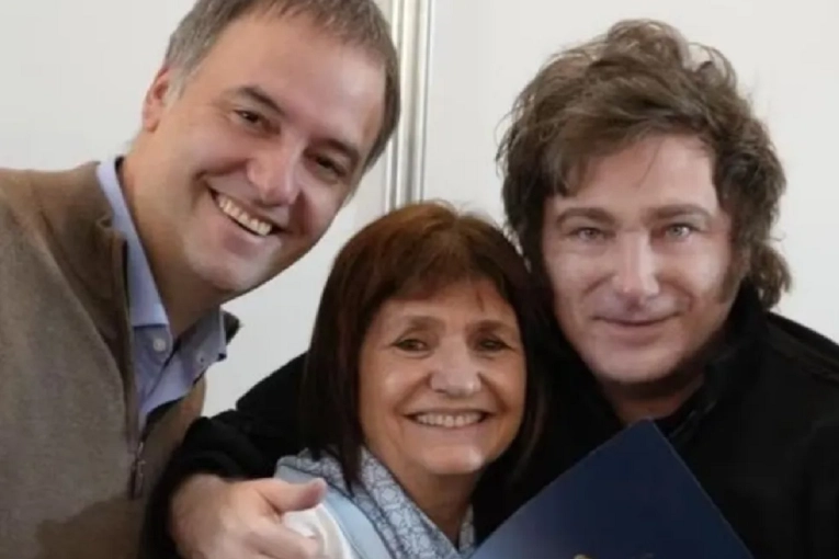 Sube la tensi&oacute;n en el Gobierno: Patricia Bullrich le pedir&iacute;a a Javier Milei que eche a Manuel Adorni
