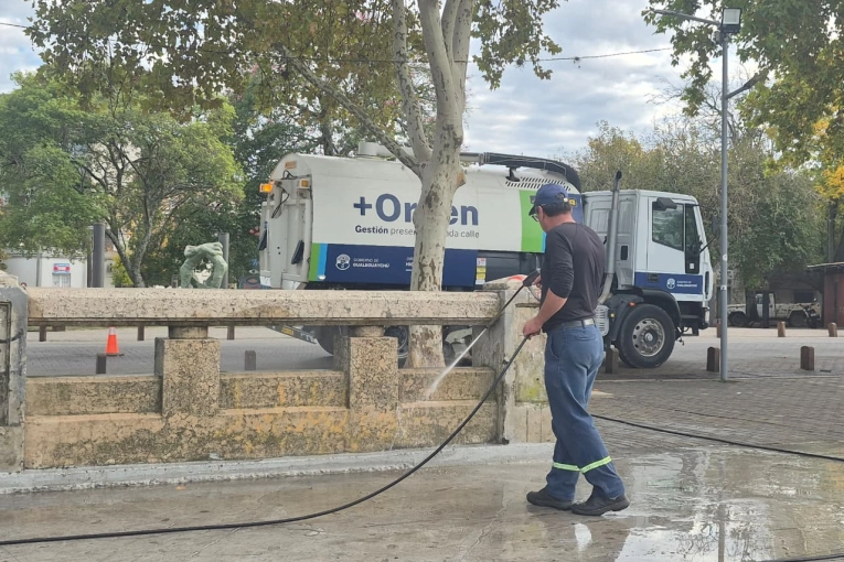 Se realiz&oacute; un hidrolavado integral de la Costanera tras el masivo show de La Renga