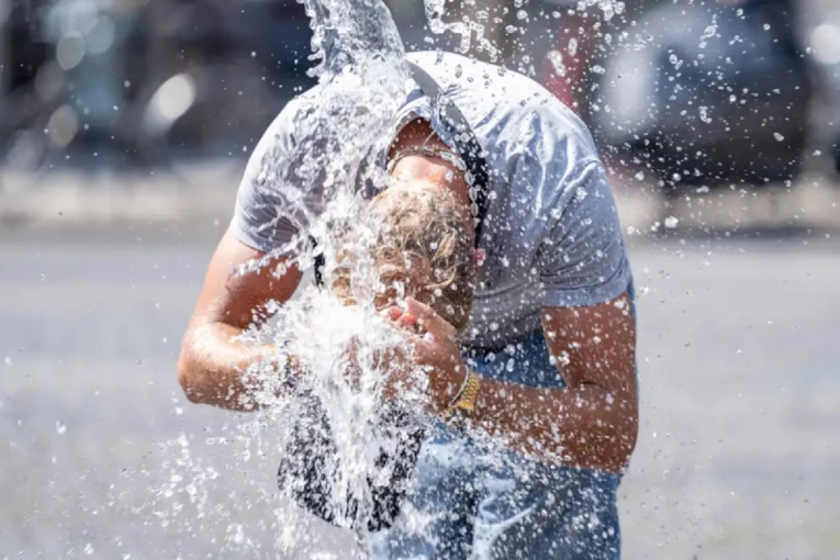 La &ldquo;c&uacute;pula de calor&rdquo; deja al menos 11 muertos y r&eacute;cords hist&oacute;ricos en mayo