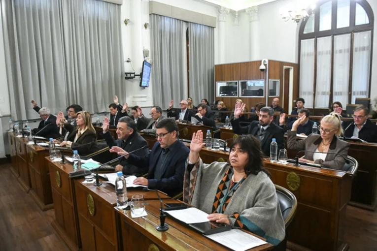 En medio de manifestaciones, la reforma jubilatoria qued&oacute; formalmente presentada en el Senado