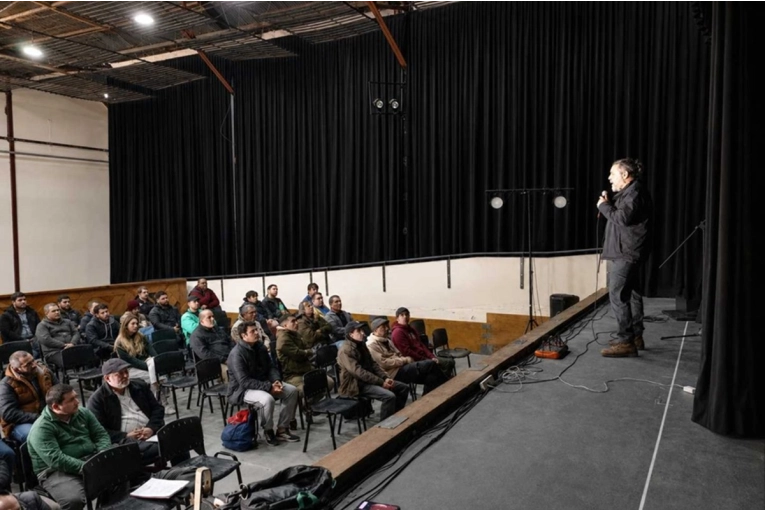 Comenz&oacute; la capacitaci&oacute;n en iluminaci&oacute;n y sonido en el Teatro del Puerto