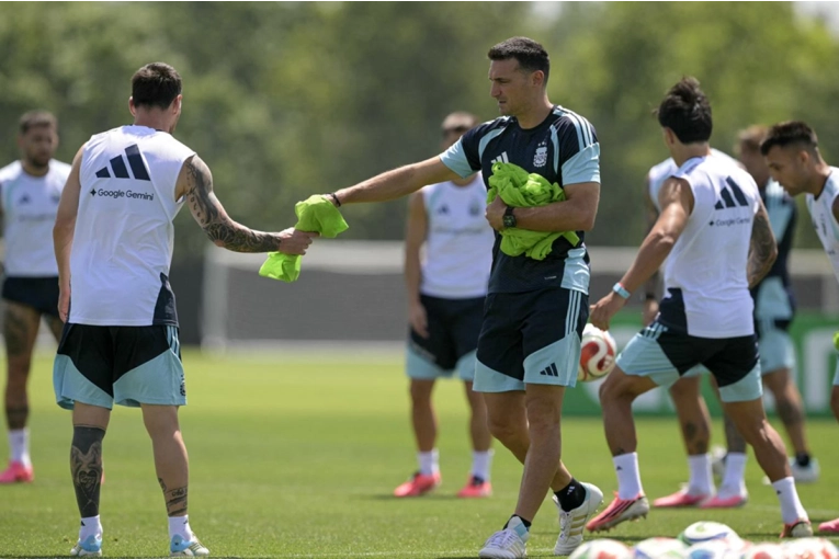 Scaloni define el equipo: las tres dudas de Argentina para enfrentar a Cabo Verde